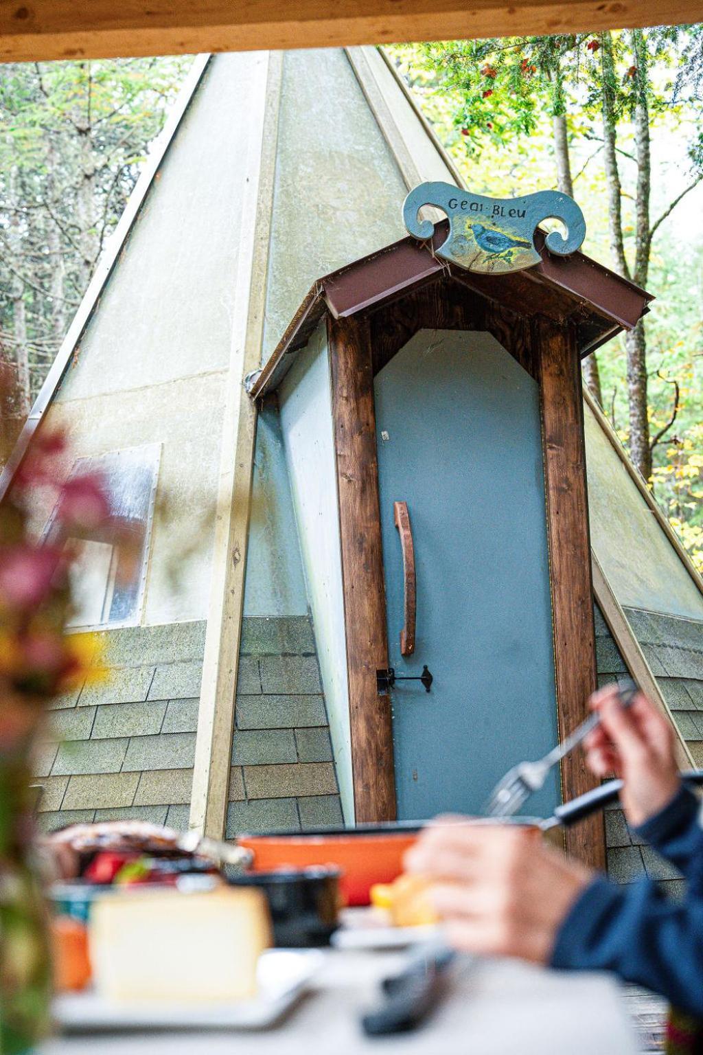 Aux Tipis De La Riviere Sauvage Villa Saint Romain Exteriör bild