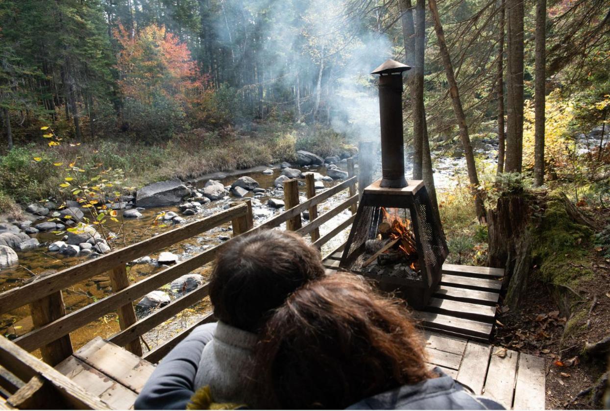 Aux Tipis De La Riviere Sauvage Villa Saint Romain Exteriör bild