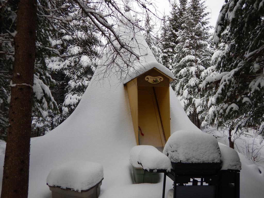 Aux Tipis De La Riviere Sauvage Villa Saint Romain Exteriör bild