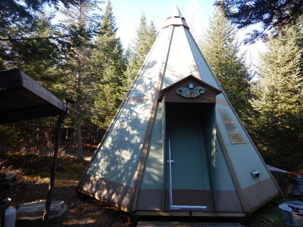 Aux Tipis De La Riviere Sauvage Villa Saint Romain Exteriör bild