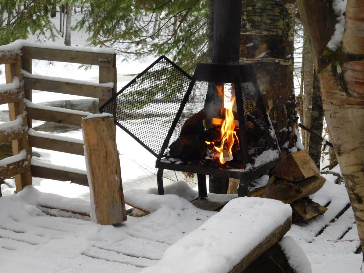 Aux Tipis De La Riviere Sauvage Villa Saint Romain Exteriör bild